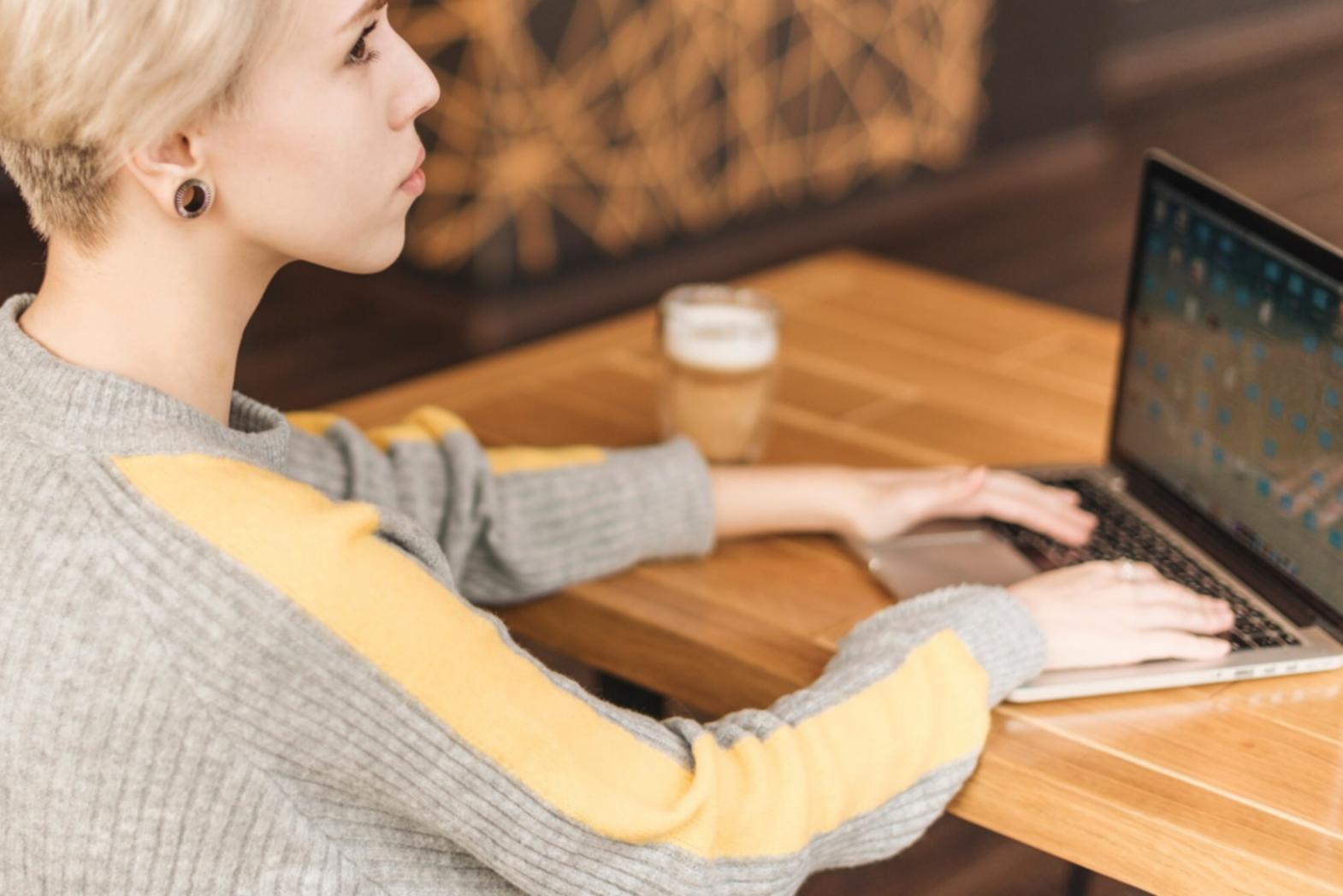 kinoravexo team reviewing financial data sources